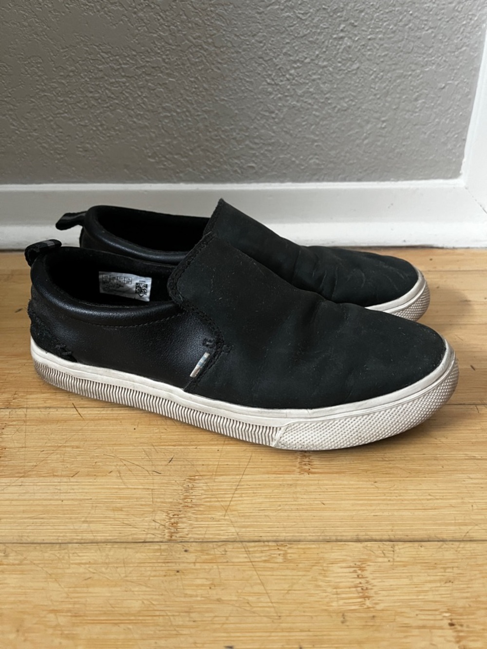Toms Black Leather Women’s travel lite slip on sneaker